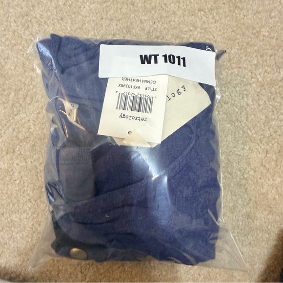 Retrology Women's Blue & Black V-Neck Soft Pull Over Top Button Accents- 1X- NWT - Picture 11 of 14